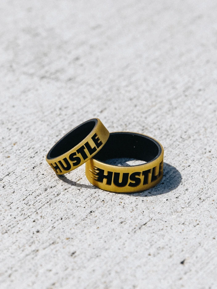 Men's Metallic Score Strata Silicone Ring - Image 8